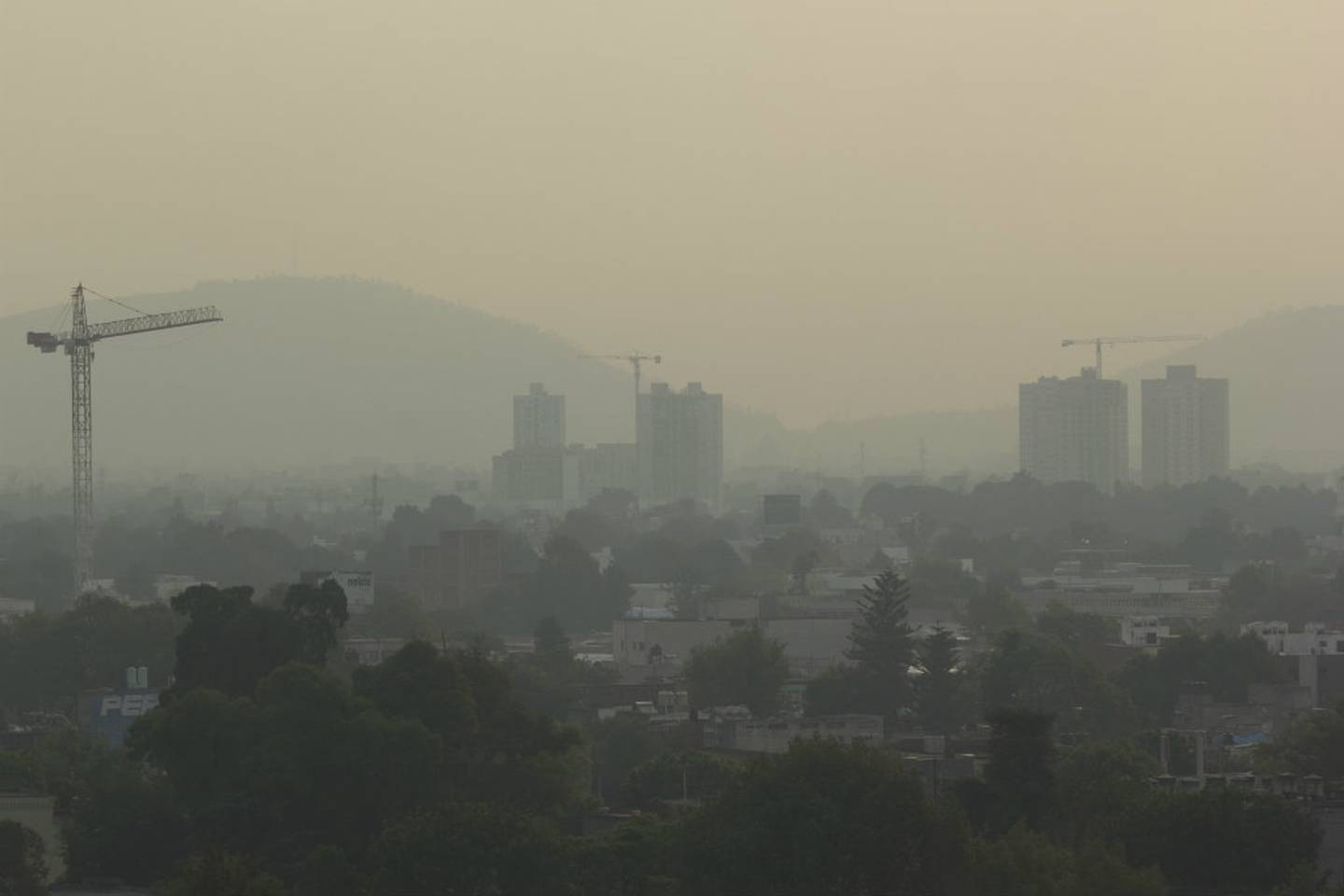 La capital del país frecuentemente tiene contingencias ambientales
