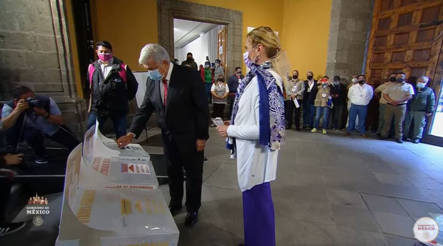 El presidente emitió su voto dentro de Palacio Nacional