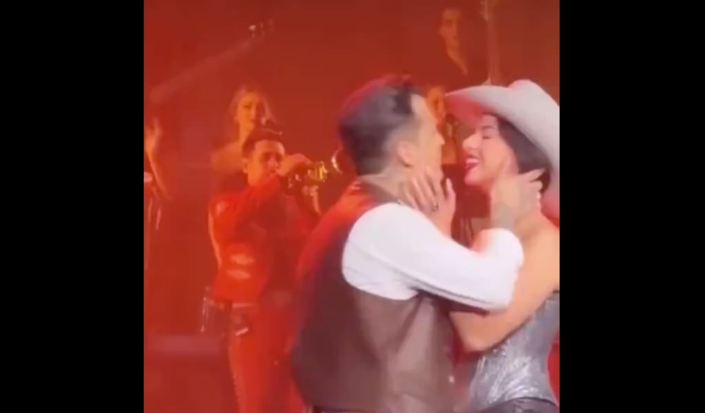 Christian Nodal y Ángela Aguilar presumieron su amor en el Auditorio Nacional