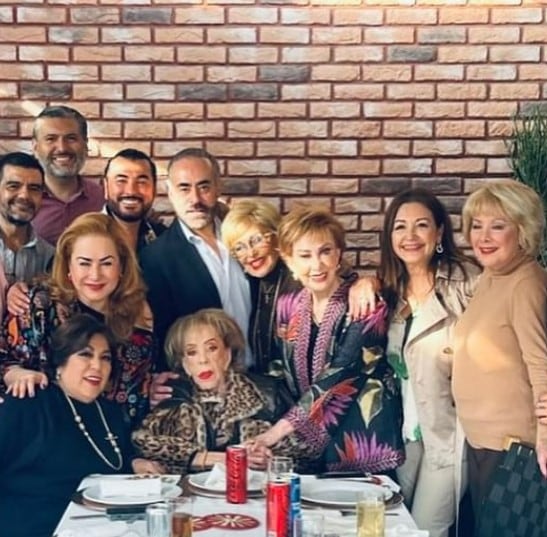 Silvia Pinal asistió al restaurante El Mayor. (Foto: Instagram @restaurante_elmayor)