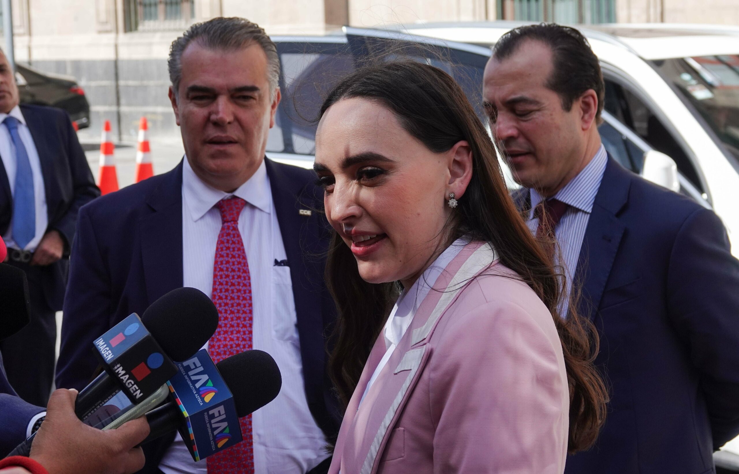 Francisco Cervantes, presidente del Consejo Coordinador Empresarial, y Altagracia Gómez, enlace del gobierno federal con el sector empresarial, anunciaron que el día lunes será la presentación de llamado Plan México para la mejora y aseguramiento de las inversiones. (Foto: GALO CAÑAS/CUARTOSCURO)