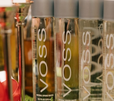 El agua Voss se vende en diferentes presentaciones. (Foto: Instagram @vossworld)