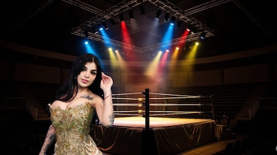 Karely Ruiz pelea vs. Karina García en el evento Stream Fighters 4. (Foto: Cuartoscuro/Imagen generada con IA Gemini)
